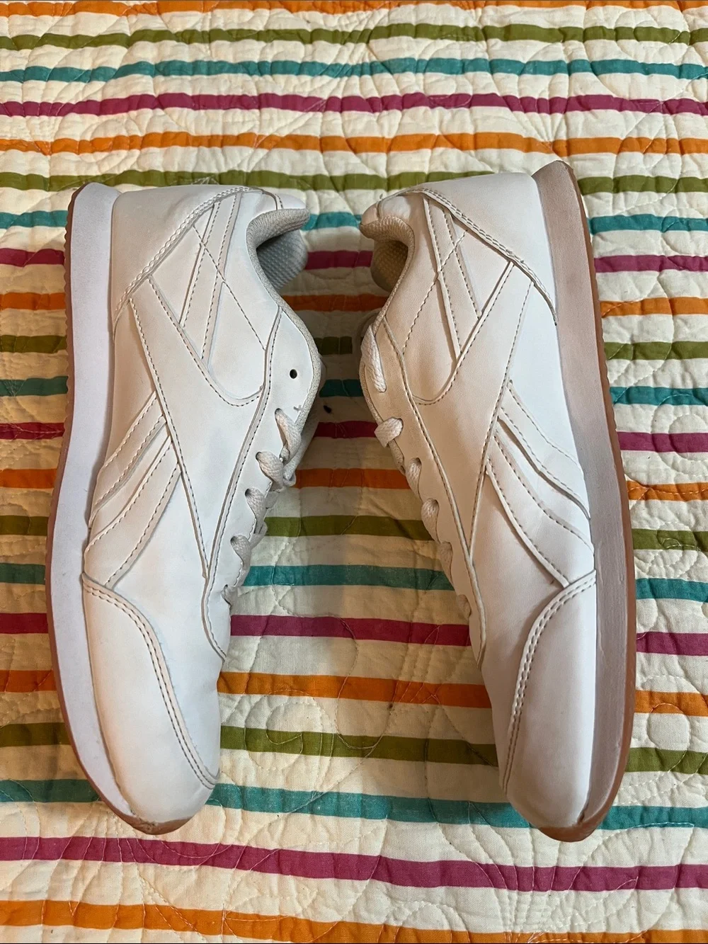 Youth girls vegan white Reebok size 6 youth/ladies